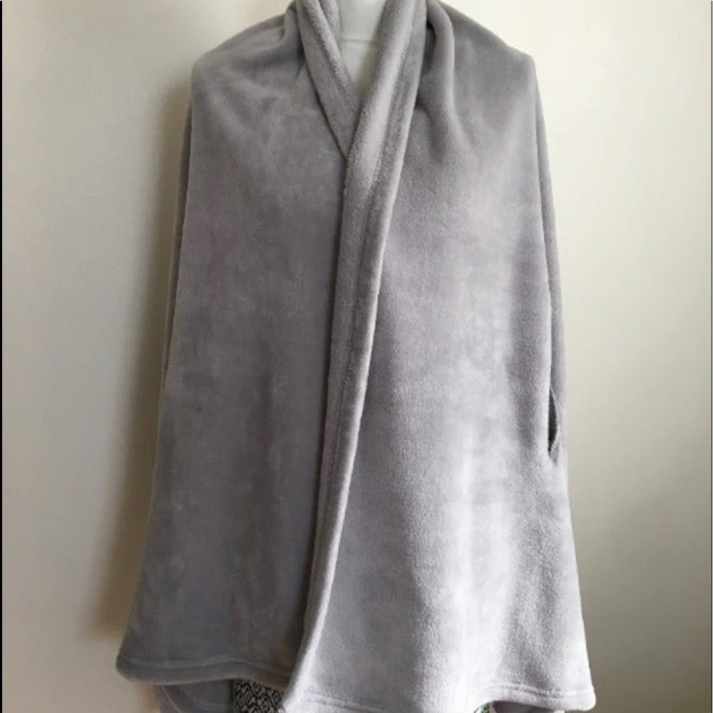 N Natori Women's Cashmere Gray Fleece Cape Long Scarf w/ Arm Holes S/M NWT